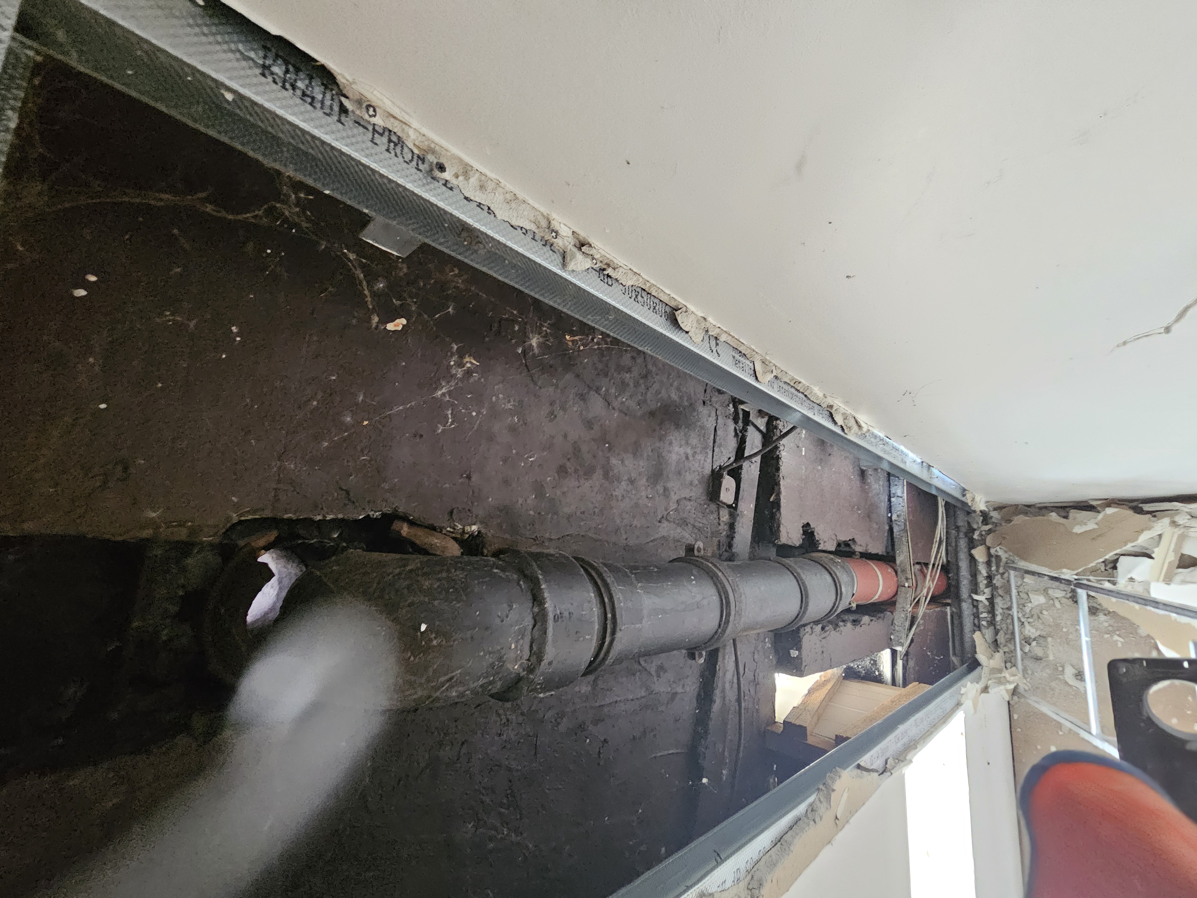 Rohrinstallation – Deckenbereich